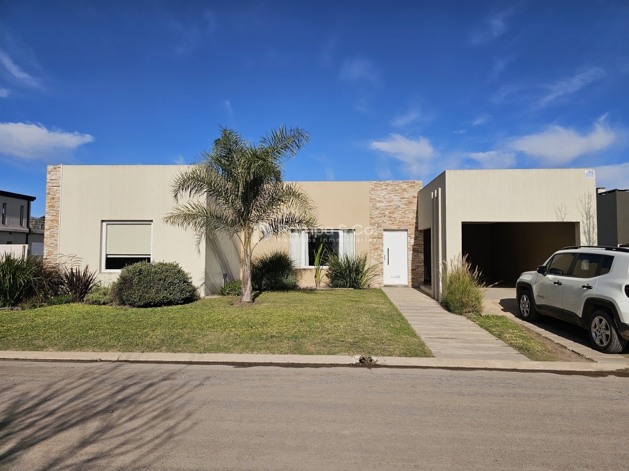 ¡Oportunidad en barrio residencial!